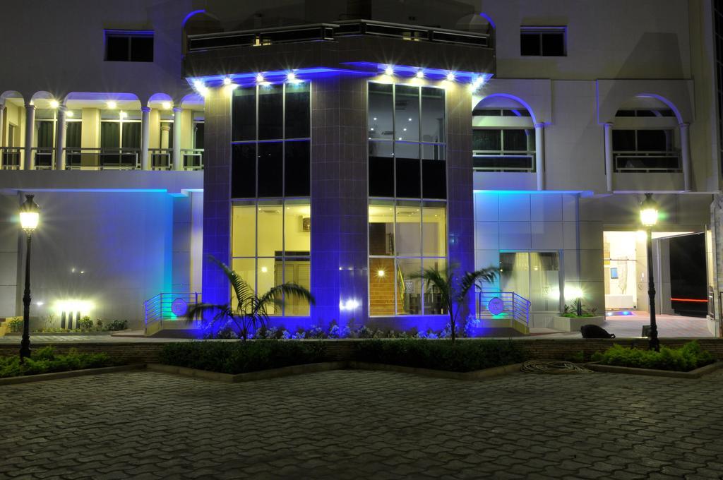 Benin Royal Hotel コトヌー エクステリア 写真